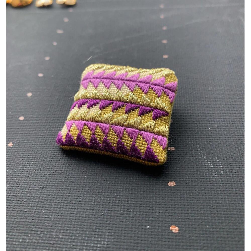 VTG Embroidered Brooch Signed S.E.B 1994 Handcrafted Purple Gold Green Geometric - Picture 3 of 7